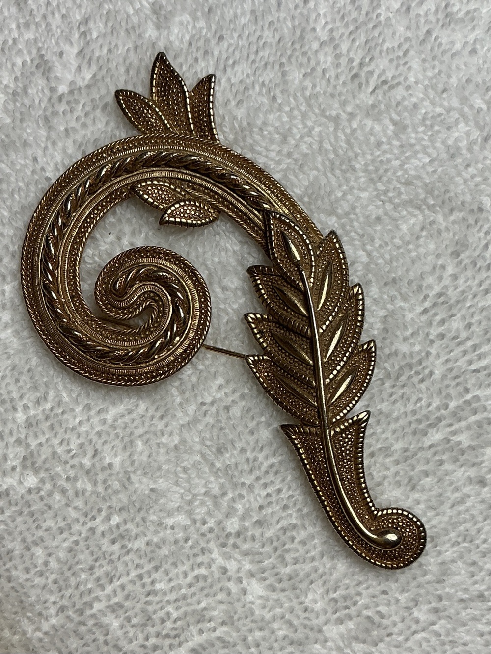 Elegant Gold Leaf Swirl Brooch - Women Jewelry Brooches